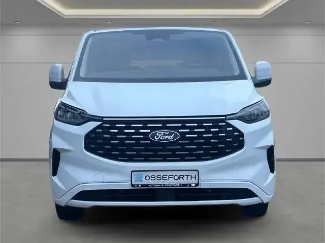 Gebraucht Ford Tourneo Custom Titanium 136 PS (100 kW) 2025 Weiss Van