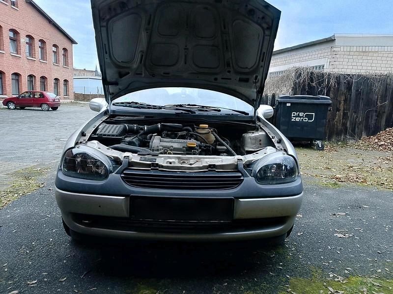 Gebraucht Opel Corsa 54 PS (39 kW) 2000 Silber Kleinwagen