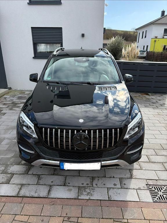 Gebraucht Mercedes GLE250 204 PS (150 kW) 2016 Schwarz SUV