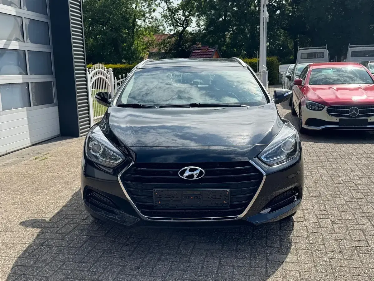 Gebraucht Hyundai i40 116 PS (85 kW) 2016 Schwarz Kombi