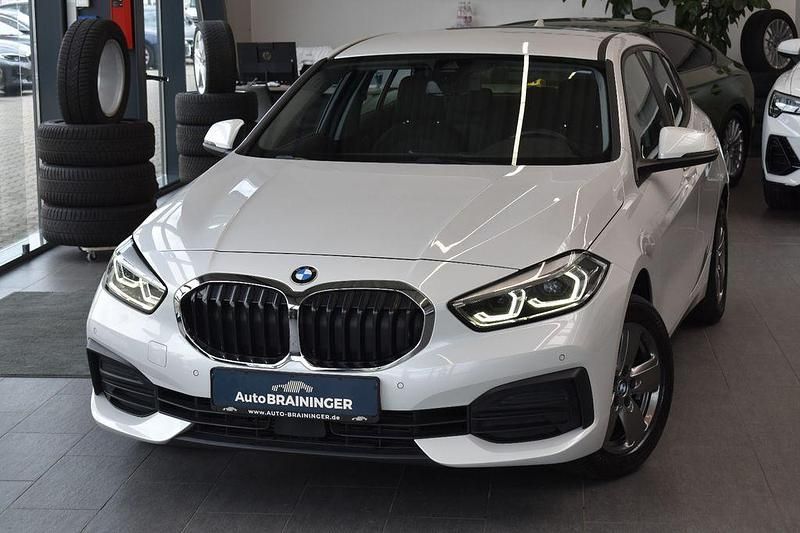 Weiß Gebraucht 2022 BMW 118 Advantage Kleinwagen | 23.550 € (Fairer Preis) - Bild 1/4