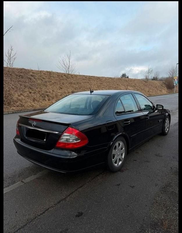 Usata Mercedes E200 184 CV (135 kW) 2009 Nero Berlina