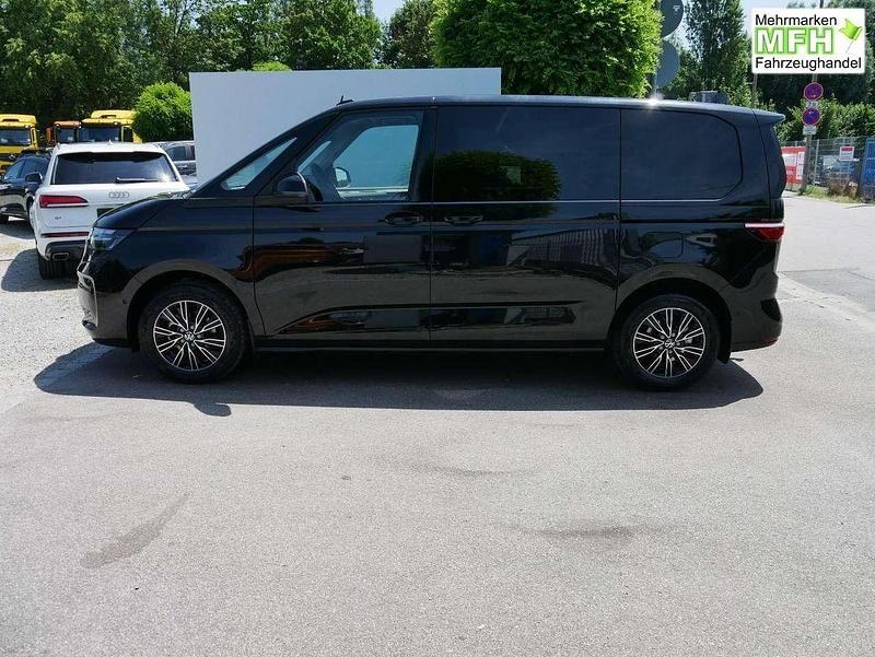 Neu VW Multivan Life 150 PS (110 kW) 2025 Deepblack perleffekt Van