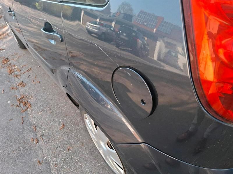 Gebraucht Ford Fiesta 69 PS (50 kW) 2007 Grau Kleinwagen