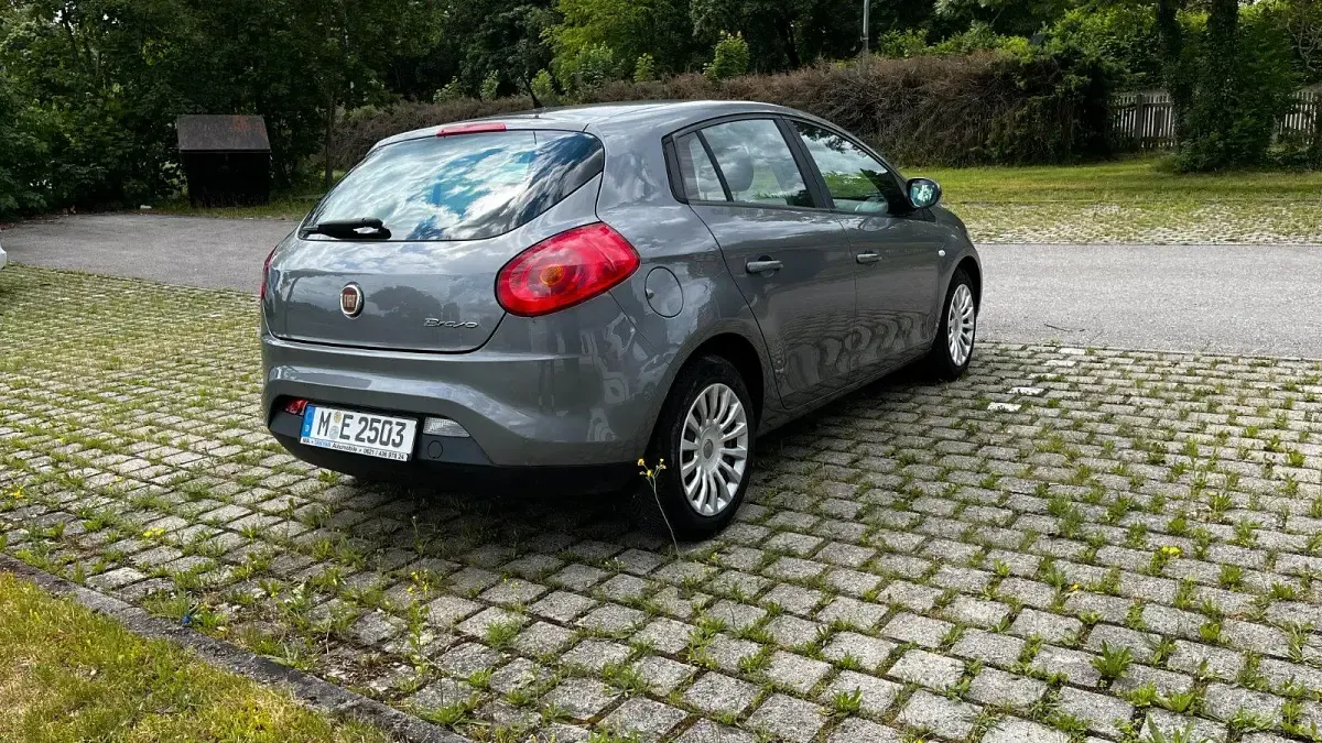 Gebraucht Fiat Bravo 90 PS (66 kW) 2011 Grau Kleinwagen