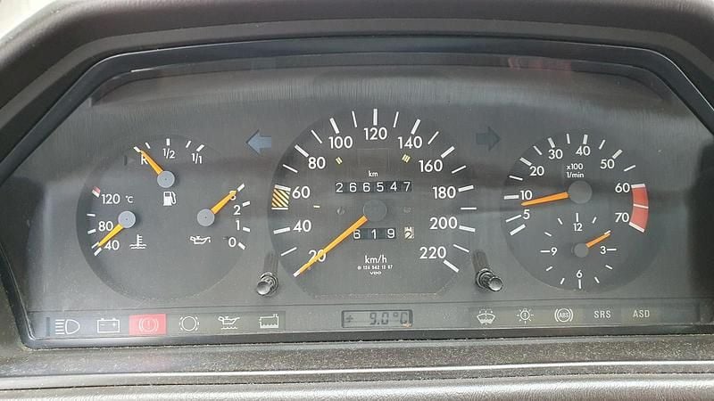 Gebraucht Mercedes E230 132 PS (97 kW) 1991 Kombi