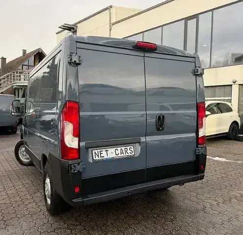 Używany Peugeot Boxer 120 KM (88 kW) 2021 Szary Van