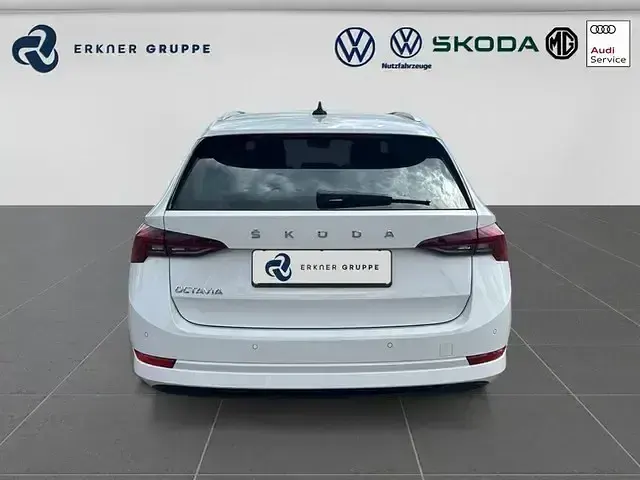 Gebraucht Skoda Octavia Style 116 PS (85 kW) 2023 Candyweiss Kombi