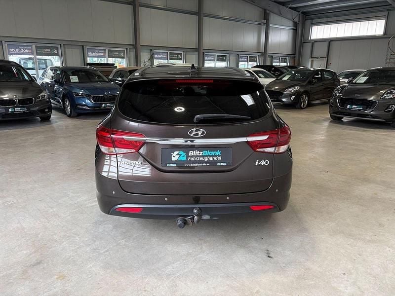 Gebraucht Hyundai i40 Premium 141 PS (103 kW) 2016 Braun Kombi