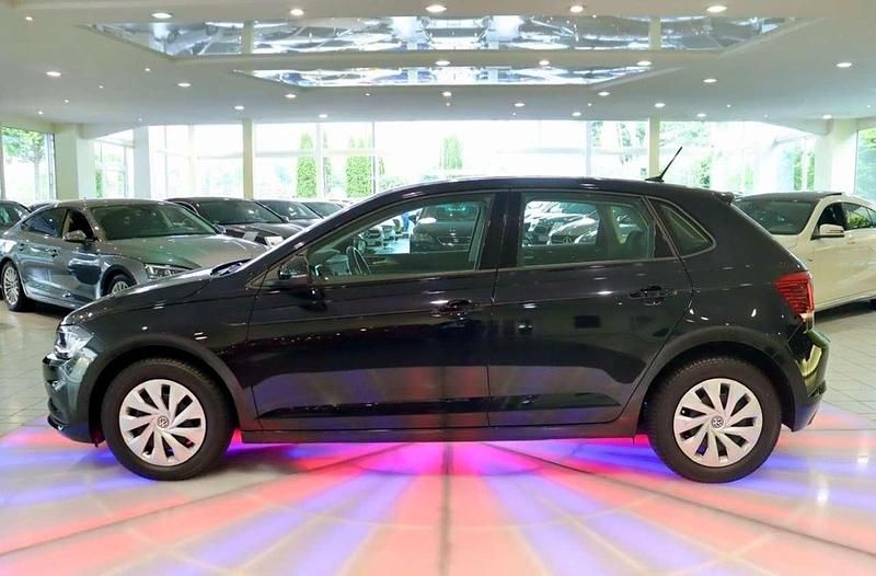 Gebraucht VW Polo Comfortline 90 PS (66 kW) 2019 Deep black perleffekt Kleinwagen