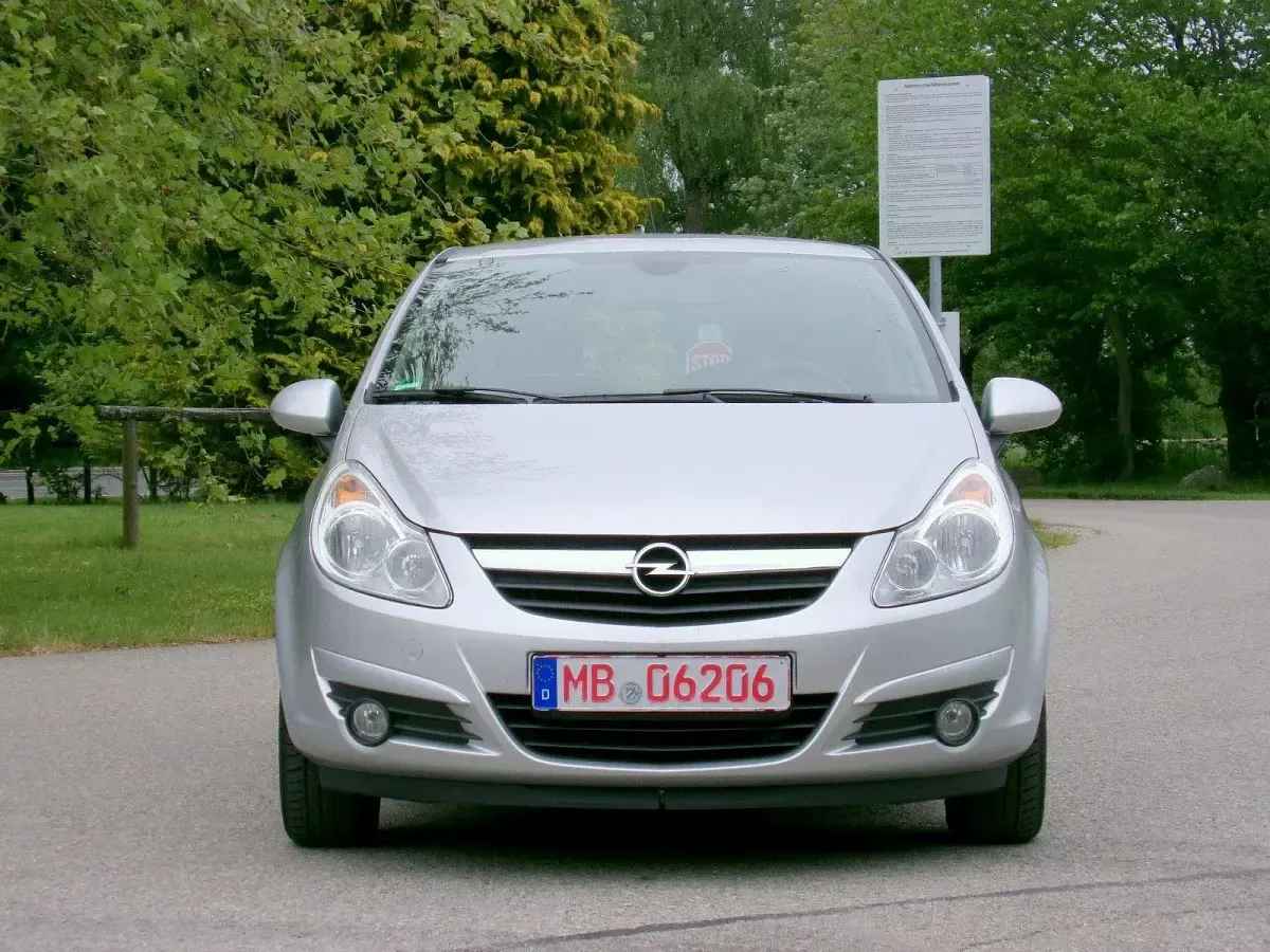 Używany Opel Corsa Edition 80 KM (58 kW) 2009 Hatchback