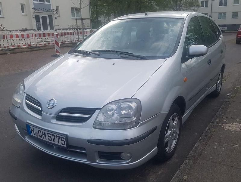 Gebraucht Nissan Almera Tino 116 PS (85 kW) 2003 Silber Van / Kleinbus