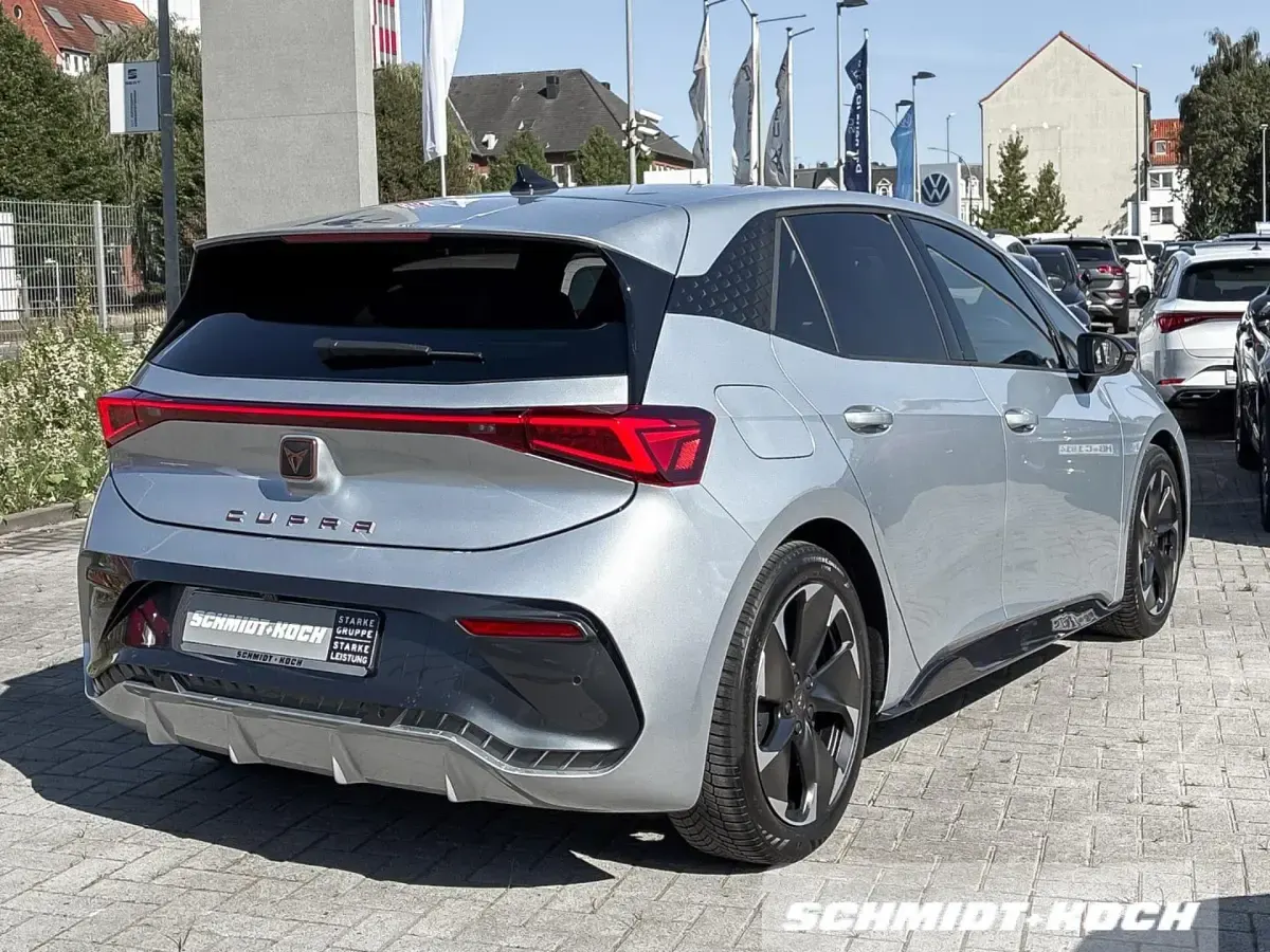 Gebraucht Cupra Born 169 kW (231 PS) 2025 Geysirsilber (silber) Kleinwagen