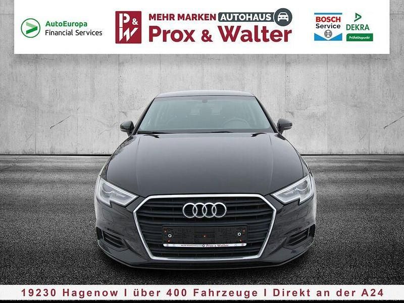 Mythosschwarz metallic (metallic) Gebraucht 2018 Audi A3 Comfort Limousine | 14.900 € (Fairer Preis) - Bild 1/4