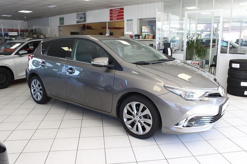 Gebraucht Toyota Auris Executive 116 PS (85 kW) 2017 Grau metallic