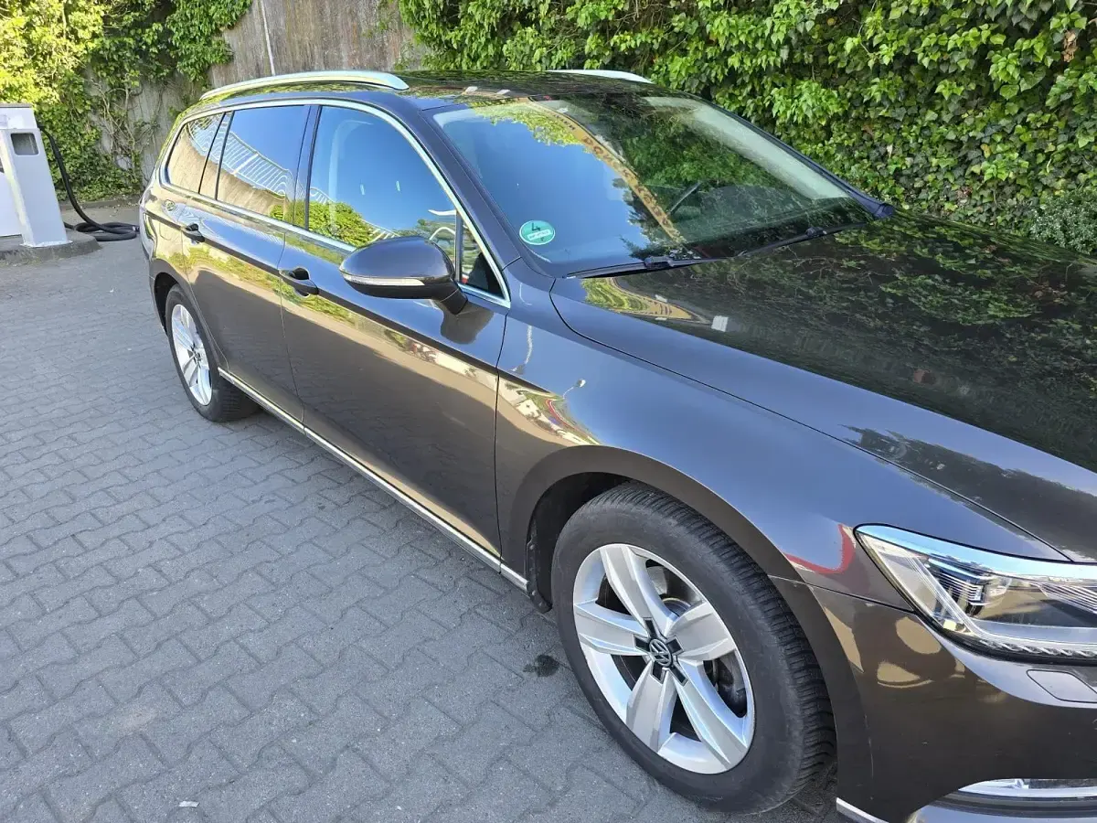 Gebraucht VW Passat 140 PS (102 kW) 2017 Braun Kombi