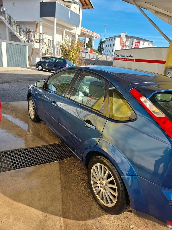 Blau Gebraucht 2007 Ford Focus Limousine | 2.500 € - Bild 1/4
