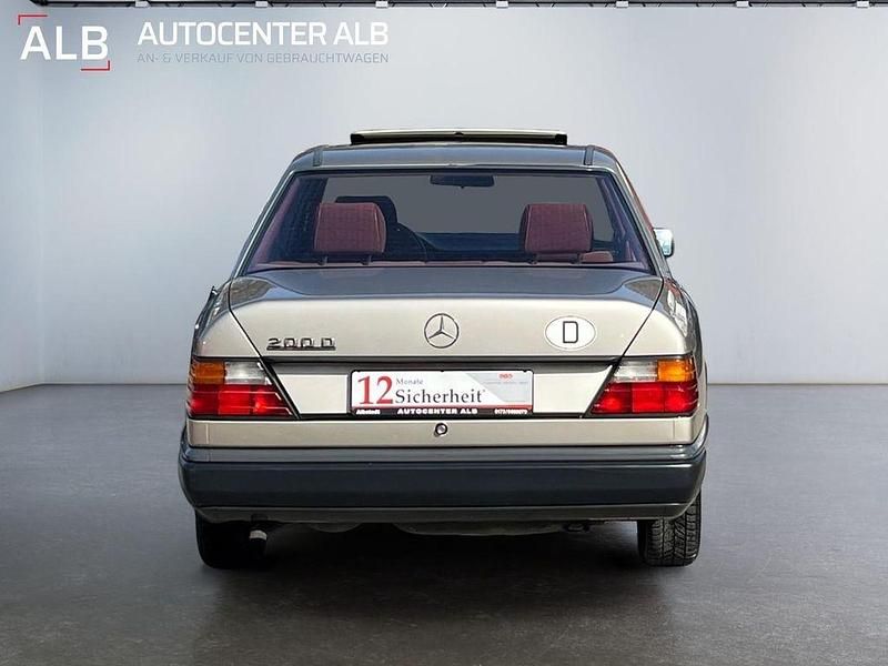 Gebraucht Mercedes 200 72 PS (52 kW) 1988 Silber Limousine