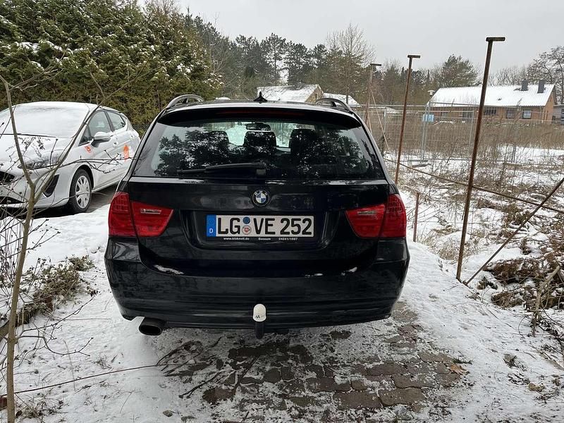 Gebraucht BMW 318 143 PS (105 kW) 2008 Schwarz Kombi