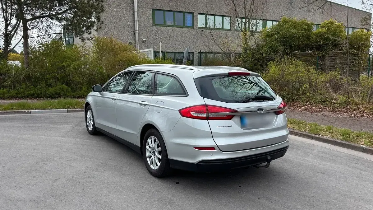 Używany Ford Mondeo 150 KM (110 kW) 2019 Srebrny Kombi