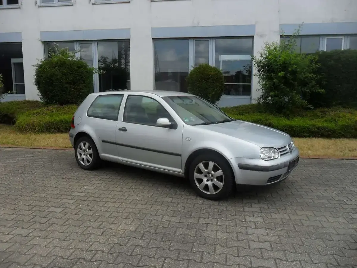 Gebraucht VW Golf IV Comfortline 75 PS (55 kW) 2000 Silbermett Limousine