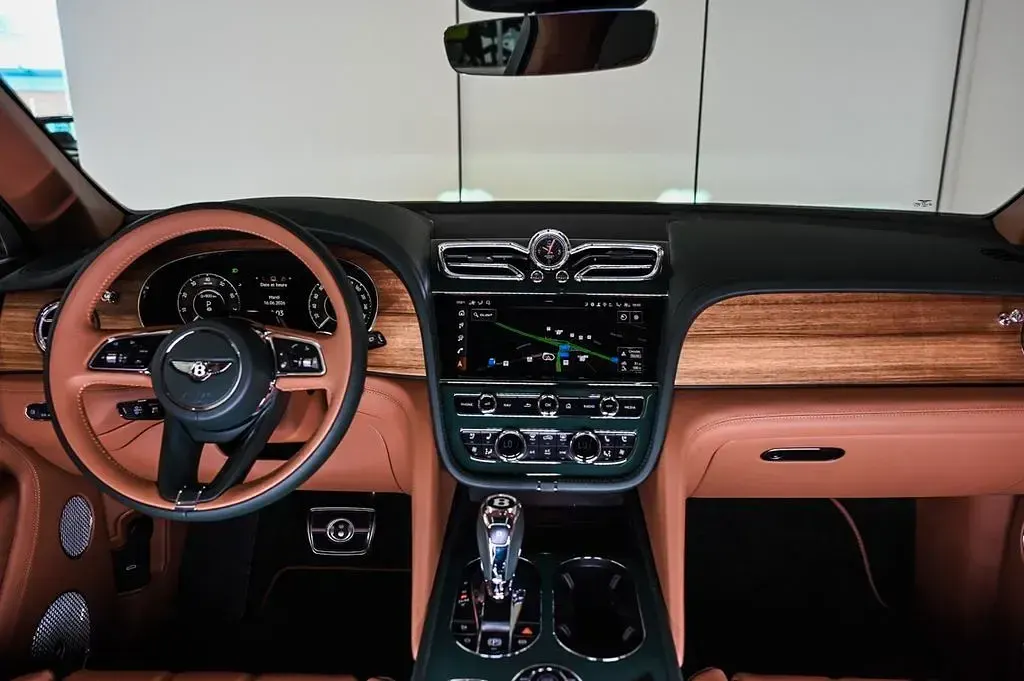 Neu Bentley Bentayga 551 PS (405 kW) 2026 Grün SUV