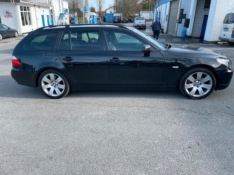 Gebraucht BMW 530 258 PS (189 kW) 2005 Schwarz Kombi