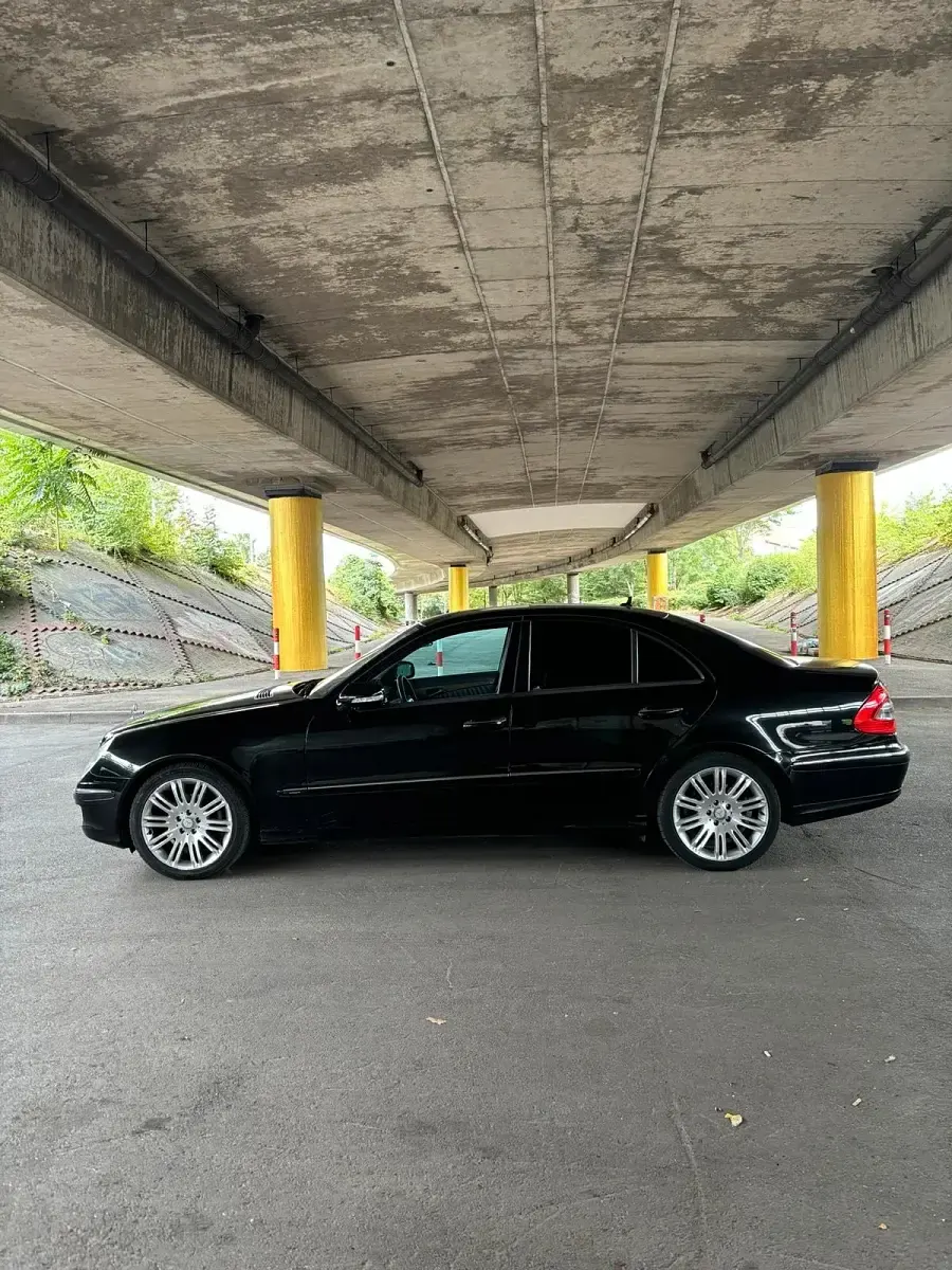 Gebraucht Mercedes E300 Avantgarde 211 PS (155 kW) 2008 Schwarz Limousine