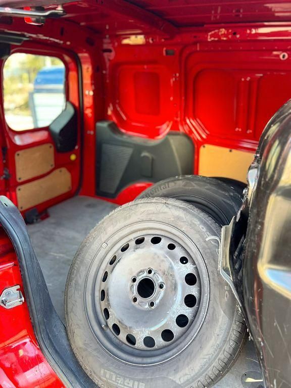 Gebraucht Ford Transit Connect 114 PS (83 kW) 2015 Rot Van / Kleinbus