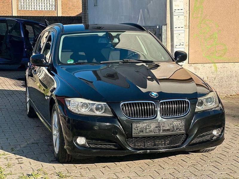 Schwarz Gebraucht 2012 BMW 318 Comfort Edition Kombi | 2.999 € (Fairer Preis) - Bild 1/4