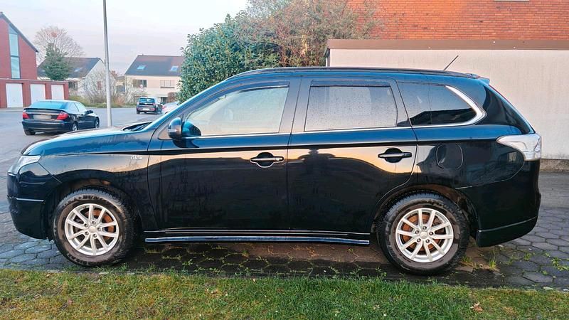 Gebraucht Mitsubishi Outlander 150 PS (110 kW) 2013 Schwarz SUV