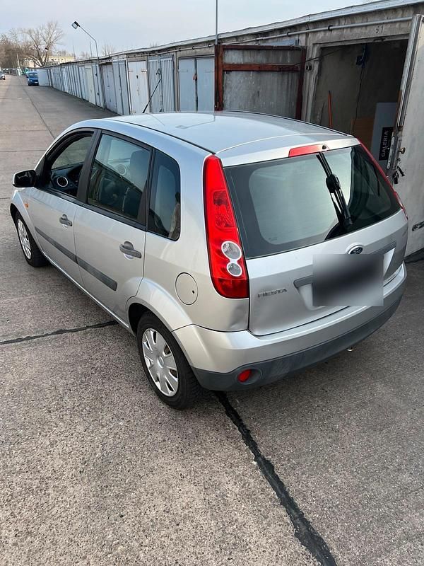 Gebraucht Ford Fiesta 80 PS (58 kW) 2007 Silber Kleinwagen
