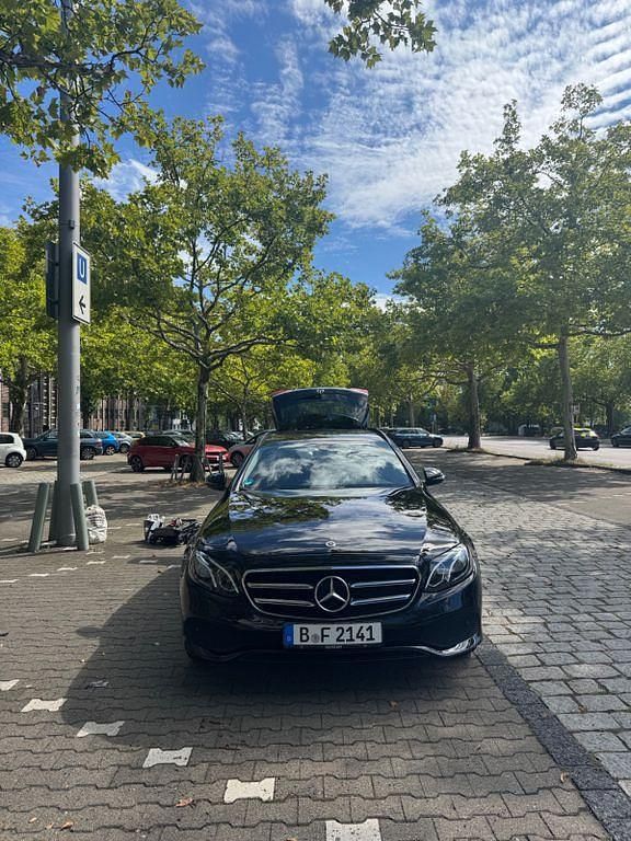Gebraucht Mercedes E200 150 PS (110 kW) 2018 Schwarz Kombi