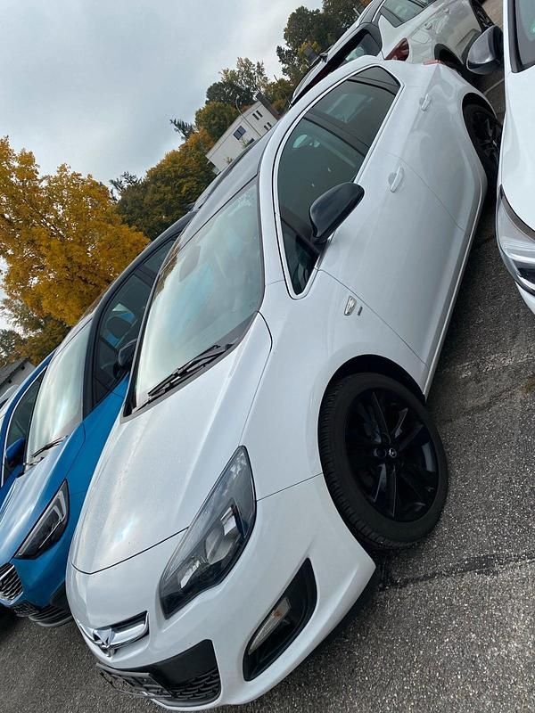 Gebraucht Opel Astra Energy 140 PS (102 kW) 2014 Weiß Limousine