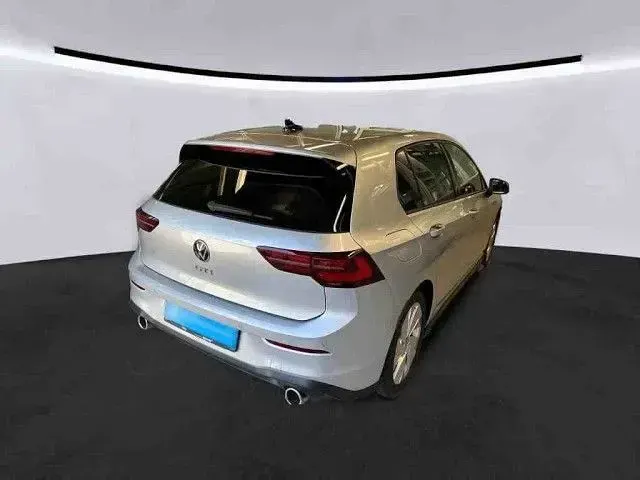 Gebraucht VW Golf VIII GTI 245 PS (180 kW) 2023 Reflexsilber Limousine
