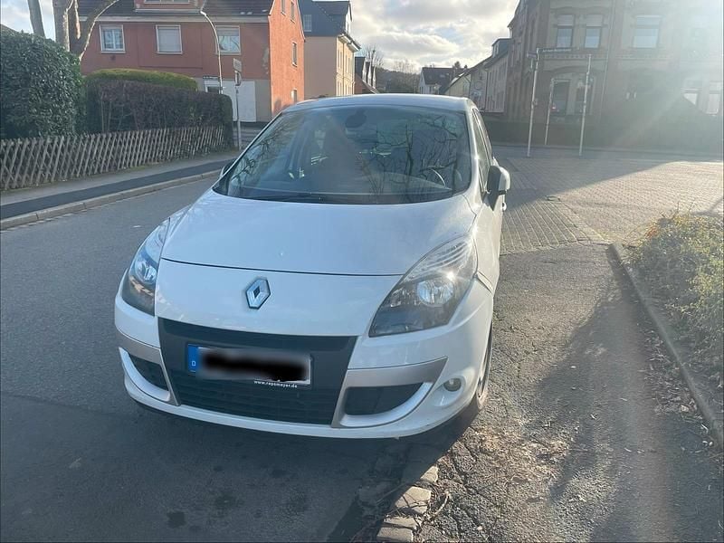 Weiß Gebraucht 2009 Renault Mégane Limousine | 3.250 € (Guter Preis) - Bild 1/4