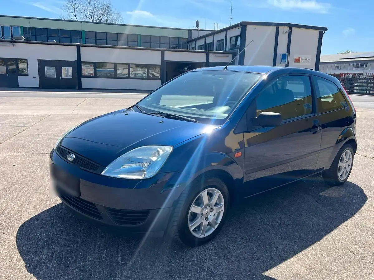 Gebraucht Ford Fiesta 60 PS (44 kW) 2004 Blau Kleinwagen
