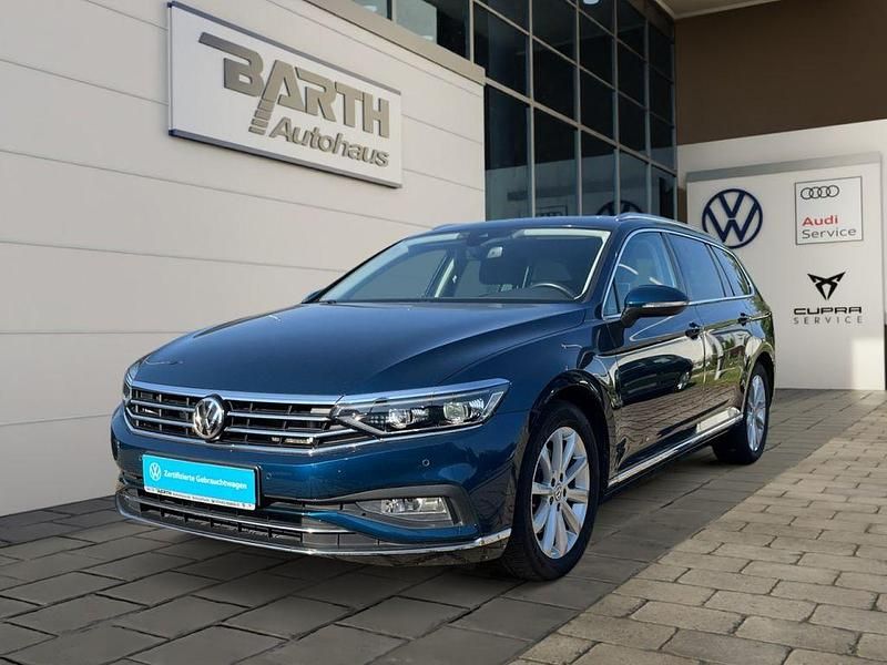 Aquamarinblau Gebraucht 2020 VW Passat Elegance Kombi | 23.990 € (Etwas zu teuer) - Bild 1/4