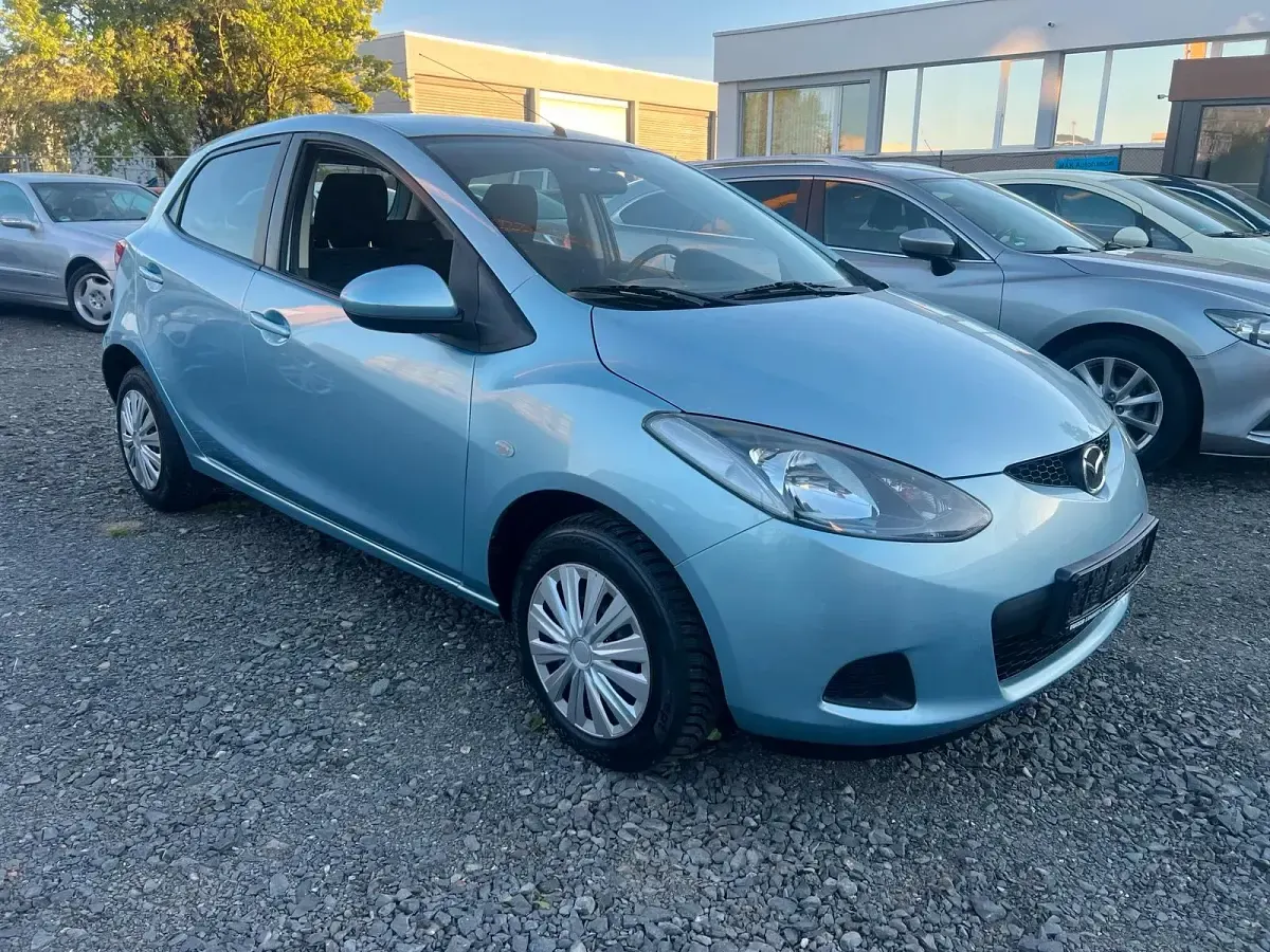 Usata Mazda 2 75 CV (55 kW) 2010 Blu Utilitaria