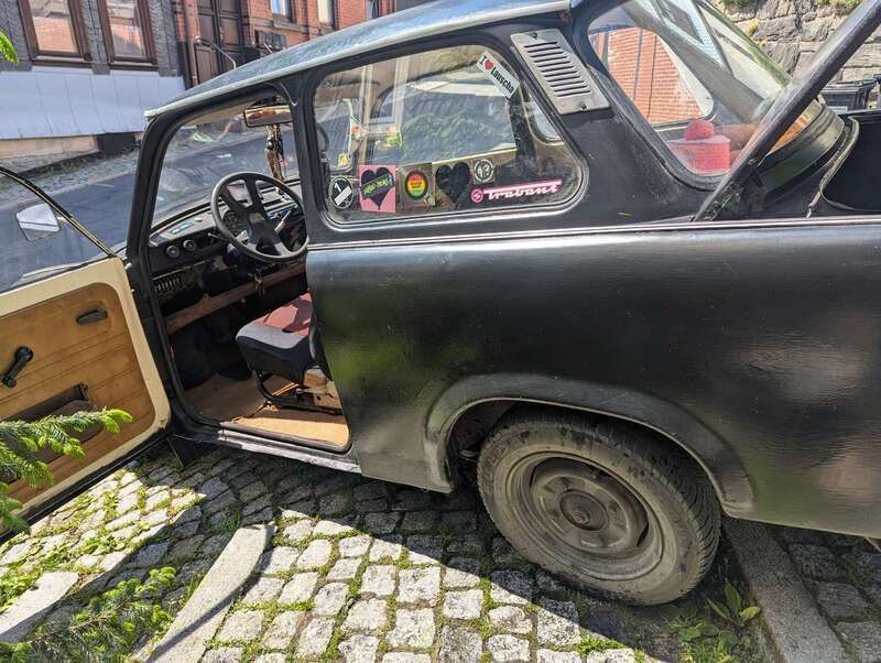 Schwarz Gebraucht 1987 Trabant 601 Kleinwagen | 1.555 € - Bild 1/4
