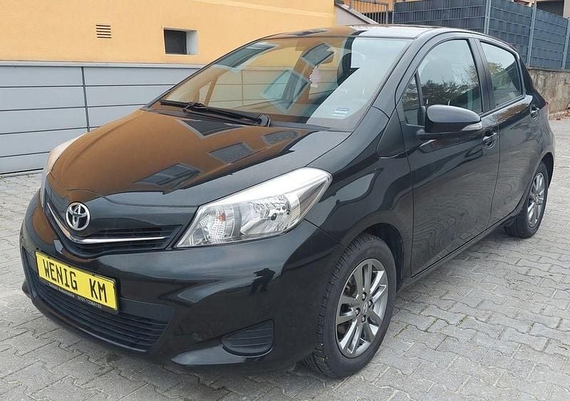 Gebraucht Toyota Yaris Life 99 PS (72 kW) 2012 Schwarz Limousine