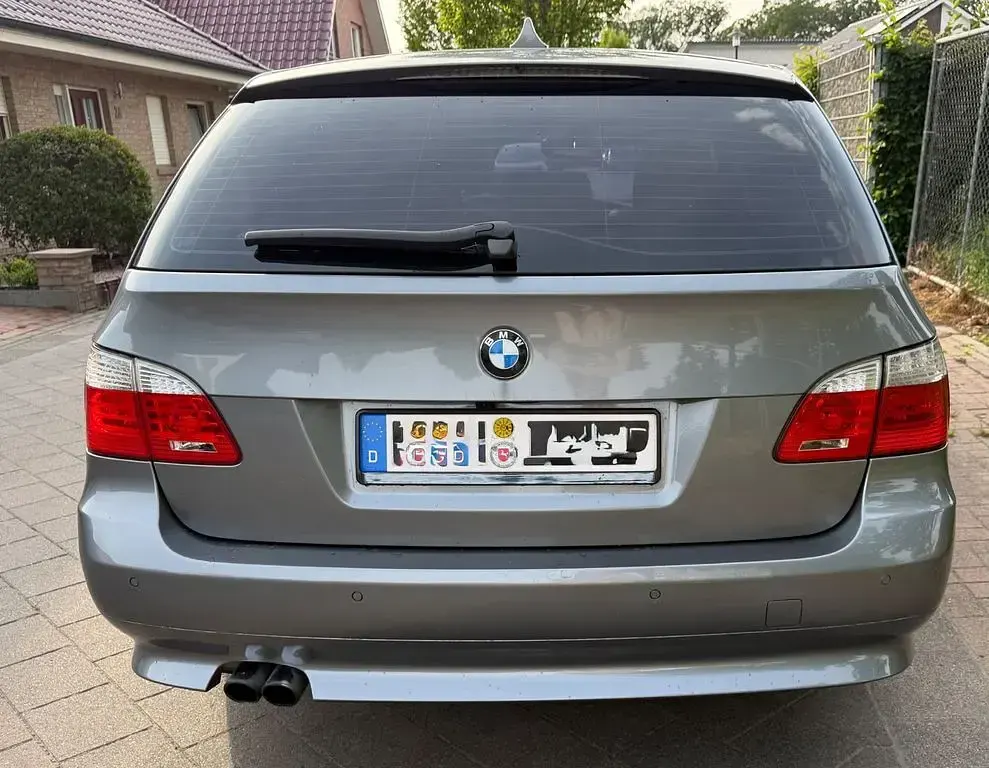 Gebraucht BMW 560L 197 PS (144 kW) 2009 Grau Limousine