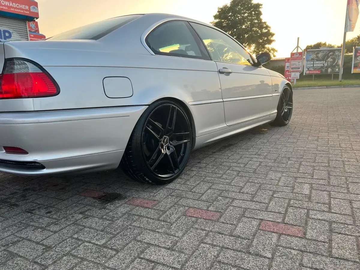 Gebraucht BMW 320 170 PS (125 kW) 2002 Silber Coupé