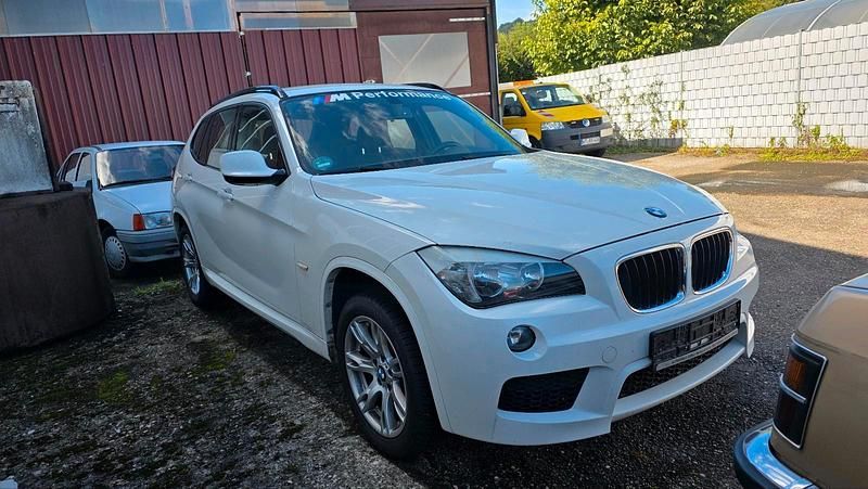 Weiß Gebraucht 2012 BMW X1 Sport Line SUV | 4.500 € (Superpreis) - Bild 1/4