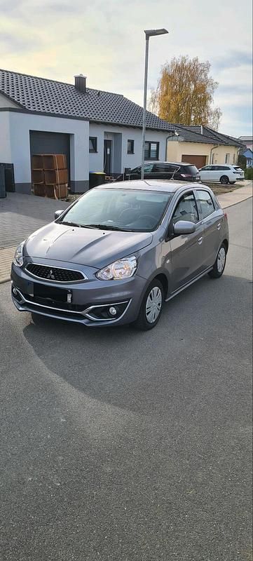 Grau Gebraucht 2018 Mitsubishi Space Star Kleinwagen | 6.900 € (Fairer Preis) - Bild 1/4
