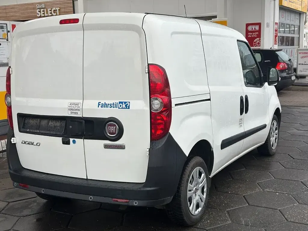 Gebraucht Fiat Doblò 105 PS (77 kW) 2021 Weiß Van / Kleinbus