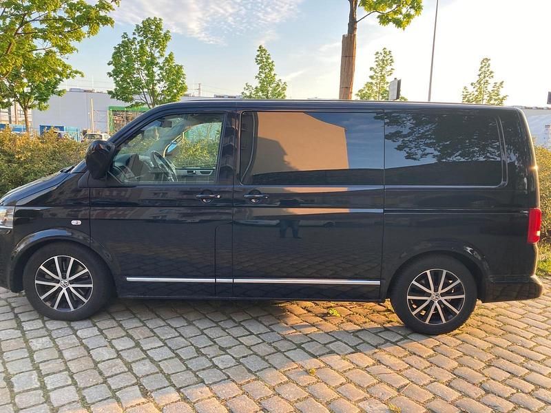 Second-hand VW T5 132 CP (97 kW) 2015 Negru Van