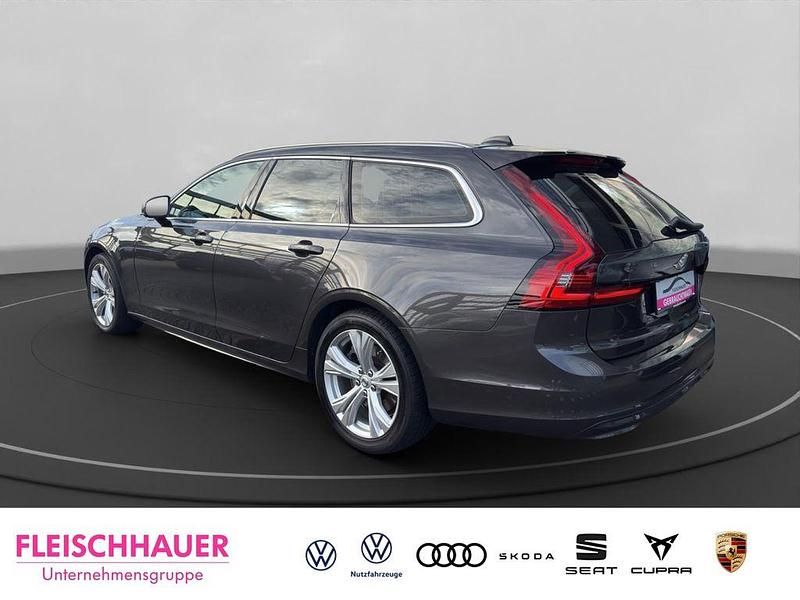 Gebraucht Volvo V90 Momentum 197 PS (144 kW) 2021 Grau Kombi