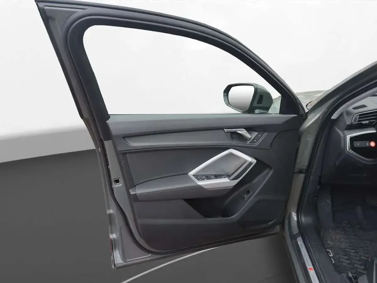 Gebraucht Audi Q3 S-Line 150 PS (110 kW) 2024 Chronosgrau metallic SUV