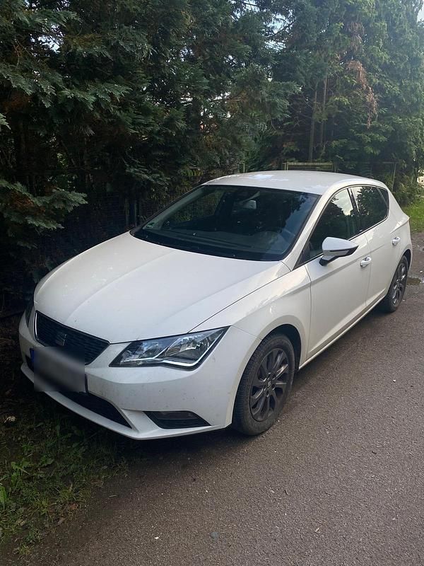 Weiß Gebraucht 2014 Seat Leon Kleinwagen | 5.000 € (Guter Preis) - Bild 1/4